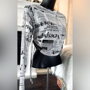 Windsor newspaper Print Women’s Long Sleeve Crop Top Size M